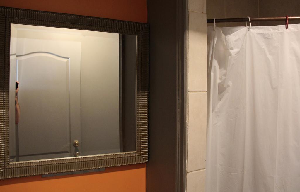 Toronto Central Hotel Room photo